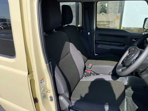 カタログ画像：ジムニー （JIMNY） ＸＧ 2025年11月 3BA-JB64W 660cc 燃費14.3km / l メイン