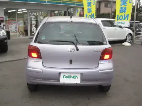 カタログ画像：ヴィッツ （VITZ） ペアスタイル 2004年2月 CBA-SCP10 1000cc ラベンダーメタリック 燃費19.6km / l バック