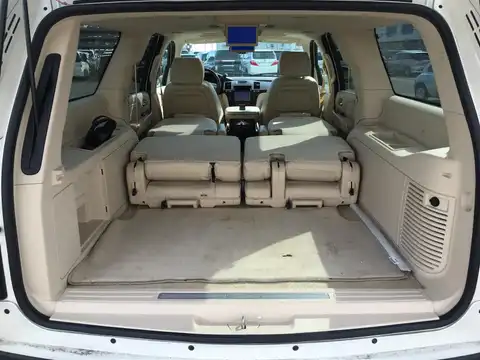 カタログ画像：キャデラックエスカレード （CADILLAC ESCALADE） ベースグレード 2005年12月 6000cc ホワイト・ダイアモンド 内装