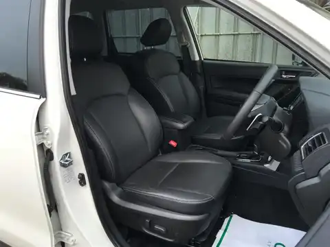 カタログ画像：フォレスター （FORESTER） Ｓ－リミテッド 2014年11月 DBA-SJ5 2000cc クリスタルホワイト・パール 燃費15.2km / l 内装