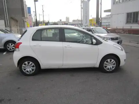 カタログ画像：ヴィッツ （VITZ） Ｂ Ｓエディション 2010年4月 DBA-KSP90 1000cc ホワイト 燃費22.5km / l 外装