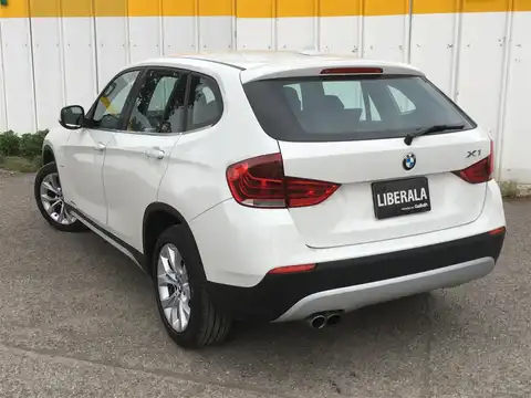 カタログ画像：Ｘ１ （X1） ｘＤｒｉｖｅ ２５ｉ 2010年11月 ABA-VL25 3000cc アルピン・ホワイトⅢorミネラル・ホワイト 燃費9.8km / l バック