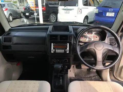 カタログ画像：パジェロミニ （PAJERO MINI） サウンドビートエディションＸＲ 2004年4月 TA-H58A 660cc ミディアムシルバーメタリック／ホワイトソリッド／ミディアムシルバーメタリック・３ウェイ２トーン or ミディアムシルバーメタリック／ミディアムブルーマイカ／ミディアムシルバーメタリック・３ウェイ２トーン 内装