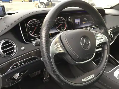 カタログ画像：Ｓクラス （S-CLASS） Ｓ６３ ＡＭＧ ４マチックロング 2014年6月 CBA-222178 5500cc イリジウムシルバー（Ｍ）orパラジウムシルバー（Ｍ）orダイヤモンドシルバー（Ｍ） 燃費8.9km / l 内装