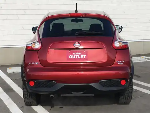 カタログ画像：ジューク （JUKE） １６ＧＴ ＦＯＵＲ パーソナライゼーション 2018年5月 CBA-NF15 1600cc ラディアントレッド（ＰＭ）orパッションレッド 燃費13.4km / l バック