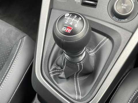 カタログ画像：ＧＲヤリス （GR YARIS） ＲＺ ハイパフォーマンス・セバスチャン オジエエディション 2024年3月 4BA-GXPA16 1600cc マットステルスグレー 燃費12.4km / l 内装