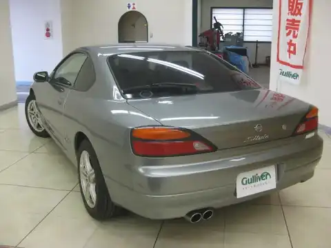 カタログ画像：シルビア （SILVIA） スペックＲ Ｖパッケージ 2002年1月 GF-S15 2000cc スパークリングシルバー（Ｍ） 燃費8.9km / l バック