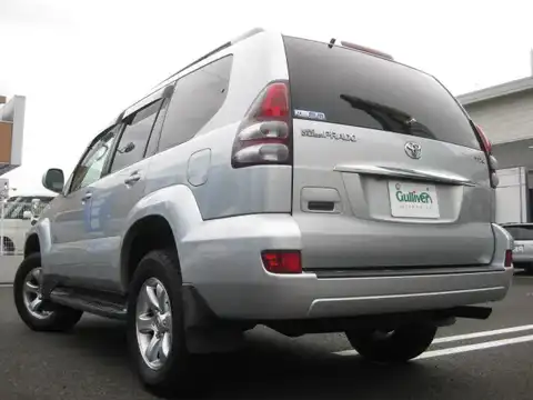 カタログ画像：ランドクルーザープラド （LAND CRUISER PRADO） ＴＸ 2005年8月 CBA-TRJ120W 2700cc シルバーメタリック 燃費8.8km / l バック