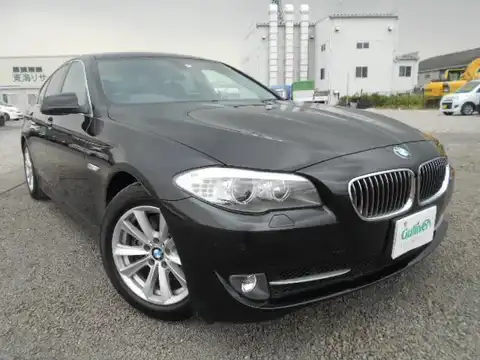 カタログ画像：５シリーズ （5 SERIES） ５２３ｉ ハイラインパッケージ 2011年10月 DBA-XG20 2000cc 燃費14.2km / l メイン（その他）