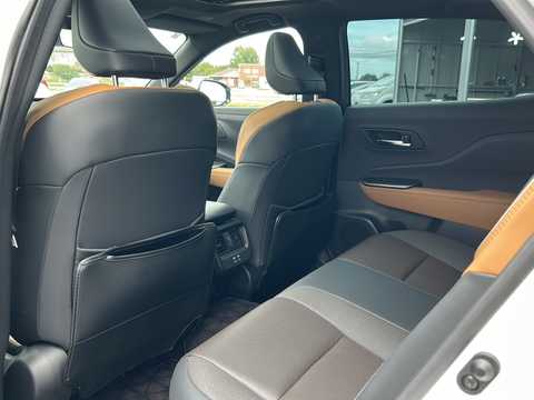 カタログ画像：クラウンクロスオーバー （CROWN CROSSOVER） ＲＳアドバンスド・ザ リミテッド－マットメタル 2023年12月 5AA-TZSH35 2400cc 燃費15.7km / l バック