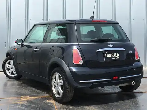 カタログ画像：ＭＩＮＩ （MINI） ワン 2004年9月 GH-RA16 1600cc アストロ・ブラックメタリック 燃費11.8km / l バック