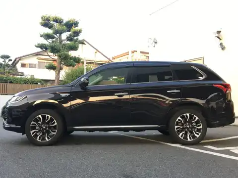 カタログ画像：アウトランダーＰＨＥＶ （OUTLANDER PHEV） Ｇナビパッケージ 2017年2月 DLA-GG2W 2000cc ブラックマイカ 外装