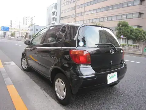 カタログ画像：ヴィッツ （VITZ） Ｕ Ｄパッケージ ビューティフルセレクション 2002年4月 TA-NCP10 1300cc ブラックマイカ 燃費18.0km / l バック