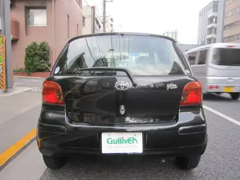 カタログ画像：ヴィッツ （VITZ） Ｕ Ｄパッケージ ビューティフルセレクション 2002年4月 TA-NCP10 1300cc ブラックマイカ 燃費18.0km / l バック