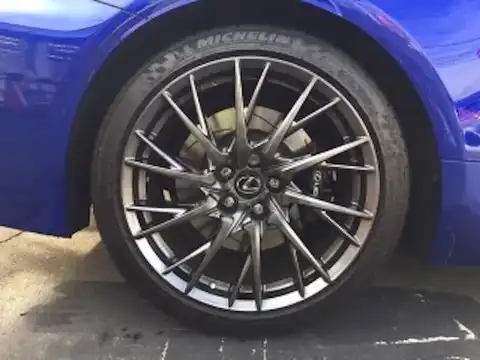 カタログ画像：ＲＣ Ｆ （RC F） カーボンエクステリアパッケージ 2015年10月 DBA-USC10 5000cc ヒートブルーコントラストレイヤリング 燃費8.2km / l タイヤ