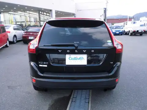 カタログ画像：ＸＣ６０ （XC60） Ｔ５ ＳＥ 2010年8月 CBA-DB4204TXC 2000cc ブラックサファイヤメタリック 燃費10.0km / l バック