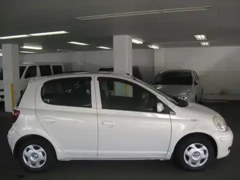 カタログ画像：ヴィッツ （VITZ） Ｂ 2001年12月 UA-SCP10 1000cc ホワイト 燃費19.6km / l 外装