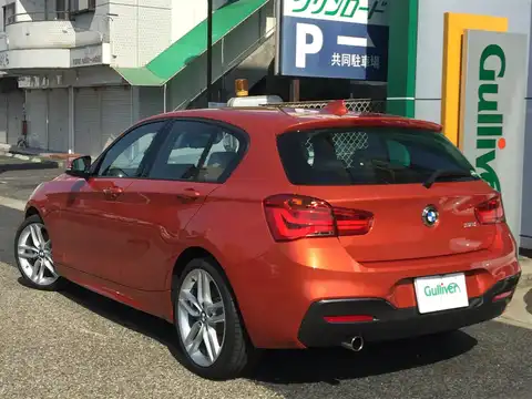 カタログ画像：１シリーズ （1 SERIES） １１８ｉ Ｍスポーツ 2015年5月 DBA-1A16 1600cc ヴァレンシア・オレンジ（メタリック・カラー） 燃費16.6km / l バック