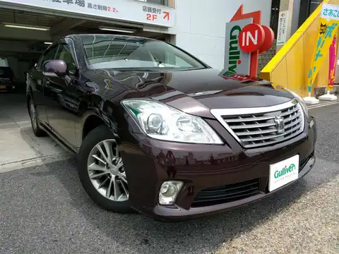 カタログ画像：クラウン （CROWN） ロイヤルサルーンｉ－Ｆｏｕｒ 2010年2月 DBA-GRS201 2500cc ブラッキッシュレッドマイカ 燃費11.6km / l メイン（その他）