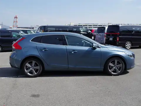 カタログ画像：Ｖ４０ （V40） Ｔ４ 2013年6月 DBA-MB4164T 1600cc ビアリッツブルーメタリック 燃費16.2km / l 外装