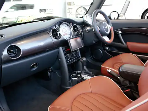 カタログ画像：ＭＩＮＩ （MINI） クーパーＳ コンバーチブル サイドウォーク 2007年5月 GH-RH16 1600cc スパークリング・シルバー（メタリック） 内装