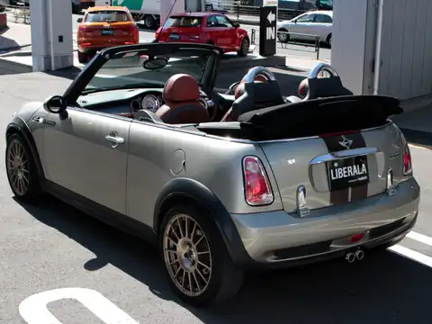 カタログ画像：ＭＩＮＩ （MINI） クーパーＳ コンバーチブル サイドウォーク 2007年5月 GH-RH16 1600cc スパークリング・シルバー（メタリック） バック