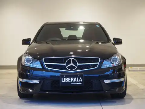 カタログ画像：Ｃクラス （C-CLASS） Ｃ６３ ＡＭＧパフォーマンススタジオエディション 2012年5月 CBA-204077 6300cc デジーノマグノナイトブラック 燃費7.2km / l フロント