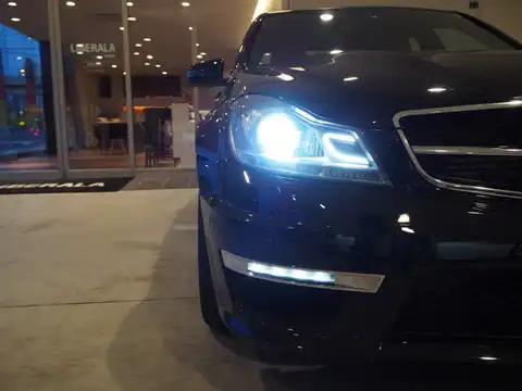 カタログ画像：Ｃクラス （C-CLASS） Ｃ６３ ＡＭＧパフォーマンススタジオエディション 2012年5月 CBA-204077 6300cc デジーノマグノナイトブラック 燃費7.2km / l フロント