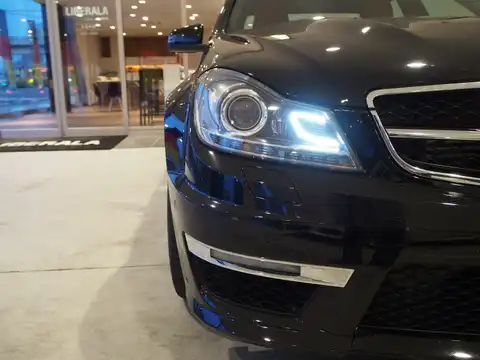 カタログ画像：Ｃクラス （C-CLASS） Ｃ６３ ＡＭＧパフォーマンススタジオエディション 2012年5月 CBA-204077 6300cc デジーノマグノナイトブラック 燃費7.2km / l フロント