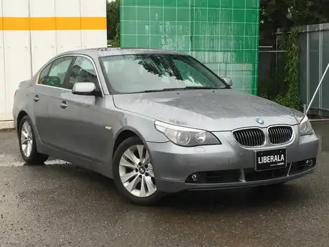 カタログ画像：５シリーズ （5 SERIES） ５３０ｉ 2005年9月 ABA-NE30 3000cc チタン・シルバーメタリックorシルバー・グレーメタリック 燃費9.0km / l メイン（その他）