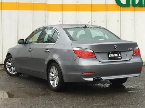 カタログ画像：５シリーズ （5 SERIES） ５３０ｉ 2005年11月 ABA-NE30 3000cc チタン・シルバーメタリックorシルバー・グレーメタリック 燃費9.0km / l バック