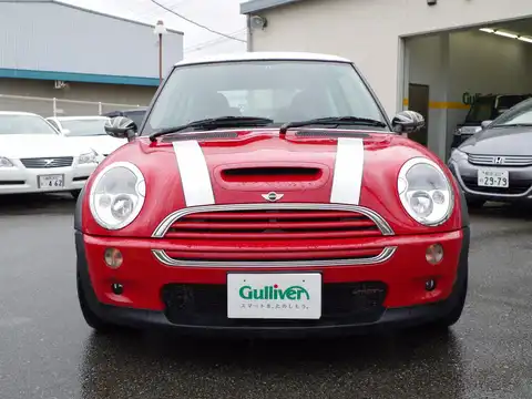 カタログ画像：ＭＩＮＩ （MINI） クーパーＳ 2002年3月 GH-RE16 1600cc チリ・レッド 燃費11.6km / l フロント