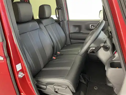 カタログ画像：Ｎ－ＢＯＸカスタム （N-BOX CUSTOM） コーディネートスタイル（２トーン） 2023年10月 6BA-JF5 660cc プレミアムクリスタルレッド・メタリック＆ブラック 燃費21.5km / l 内装