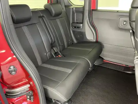 カタログ画像：Ｎ－ＢＯＸカスタム （N-BOX CUSTOM） コーディネートスタイル（２トーン） 2023年10月 6BA-JF5 660cc プレミアムクリスタルレッド・メタリック＆ブラック 燃費21.5km / l 内装