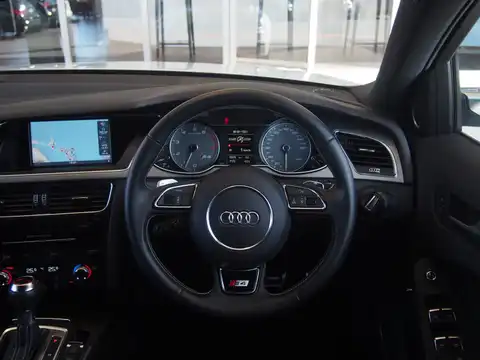 カタログ画像：Ｓ４アバント （S4 AVANT） ベースグレード 2013年7月 ABA-8KCGWF 3000cc アイビスホワイト 燃費11.0km / l 内装