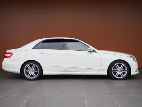 カタログ画像：Ｅクラス （E-CLASS） Ｅ２５０ ＣＧＩブルーエフィシェンシー アバンギャルド １２５！エディション 2011年1月 DBA-212047C 1800cc カルサイトホワイト（Ｓ） 燃費10.8km / l 外装