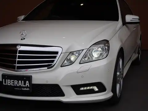 カタログ画像：Ｅクラス （E-CLASS） Ｅ２５０ ＣＧＩブルーエフィシェンシー アバンギャルド １２５！エディション 2011年1月 DBA-212047C 1800cc カルサイトホワイト（Ｓ） 燃費10.8km / l 外装