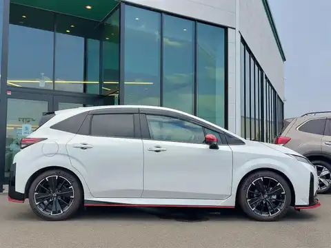 カタログ画像：オーラ （AURA） ニスモ 2025年8月 6AA-FE13 1200cc ピュアホワイトパール（3P）/スーパーブラック 2トーンorピュアホワイトパール（3P） 燃費23.3km / l 外装