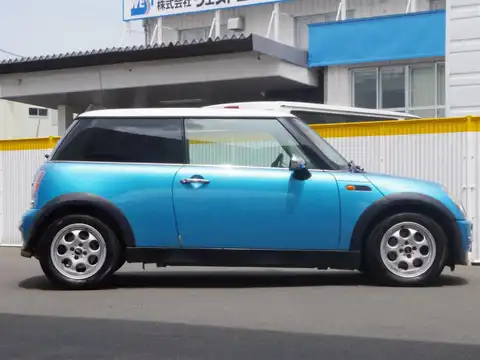 カタログ画像：ＭＩＮＩ （MINI） クーパー 2004年4月 GH-RA16 1600cc エレクトリック・ブルー・メタリック 燃費14.4km / l 外装
