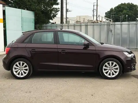 カタログ画像：Ａ１スポーツバック （A1 SPORTBACK） １．４ＴＦＳＩ 2012年6月 DBA-8XCAX 1400cc ミサノレッドパールエフェクトorシラーズレッドメタリック 燃費17.8km / l 外装