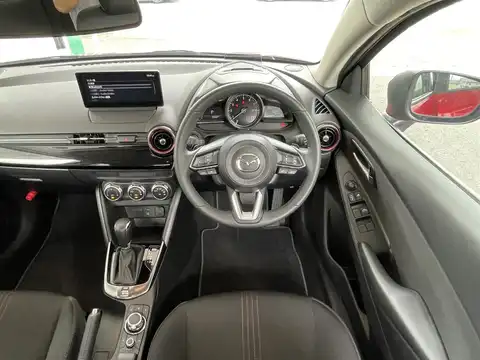 カタログ画像：ＭＡＺＤＡ２ （MAZDA2） １５スポルト 2024年12月 5BA-DJLFS 1500cc ソウルレッドクリスタルメタリック 燃費20.3km / l 内装