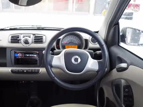 カタログ画像：スマートフォーツークーペ （SMART FORTWO COUPE） ｍｈｄ 2012年5月 ABA-451380 1000cc ラリーレッド 燃費22.0km / l 内装