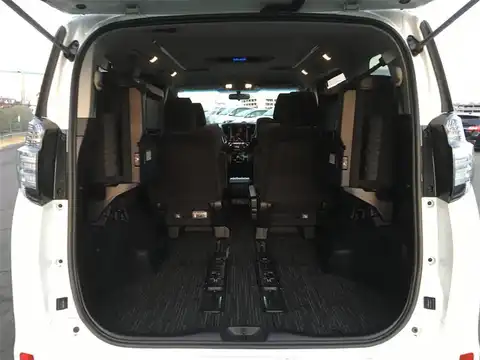 カタログ画像：ヴェルファイア （VELLFIRE） ３．５ロイヤルラウンジＳＰ 2015年12月 DBA-GGH35W 3500cc ホワイトパールクリスタルシャイン 燃費9.1km / l 内装