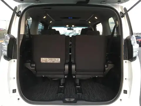 カタログ画像：ヴェルファイア （VELLFIRE） ３．５ロイヤルラウンジＳＰ 2015年12月 DBA-GGH35W 3500cc ホワイトパールクリスタルシャイン 燃費9.1km / l 内装