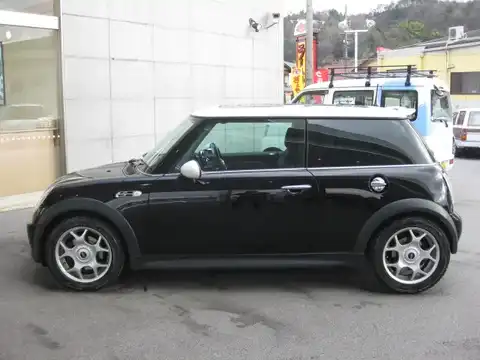 カタログ画像：ＭＩＮＩ （MINI） クーパーＳ 2002年3月 GH-RE16 1600cc ブラック 燃費11.6km / l 外装