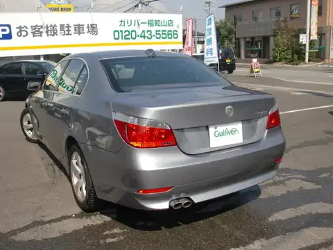 カタログ画像：５シリーズ （5 SERIES） ５３０ｉ 2003年8月 GH-NA30 3000cc チタン・シルバーメタリックorシルバー・グレーメタリック バック