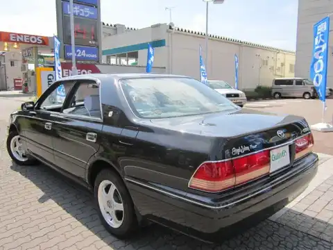 カタログ画像：クラウン （CROWN） ロイヤルサルーン 1998年8月 GF-JZS155 3000cc ブラック 燃費9.4km / l バック