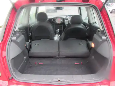 カタログ画像：ＭＩＮＩ （MINI） ワン セブン 2006年2月 GH-RA16 1600cc ソーラー・レッド（メタリック）orチリ・レッド（ソリッド） 燃費11.8km / l 内装