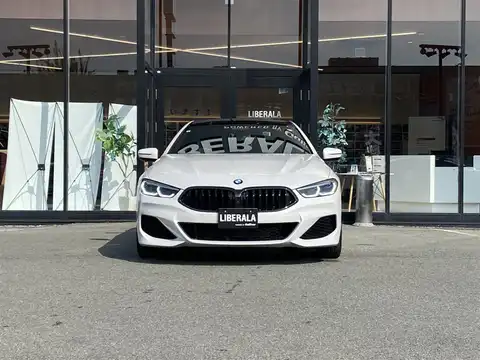 カタログ画像：８シリーズ （8 SERIES） Ｍ８５０ｉ ｘＤｒｉｖｅ グランクーペ 2022年3月 3BA-GV44 4400cc アルピン・ホワイト（ソリッド・カラー） 外装