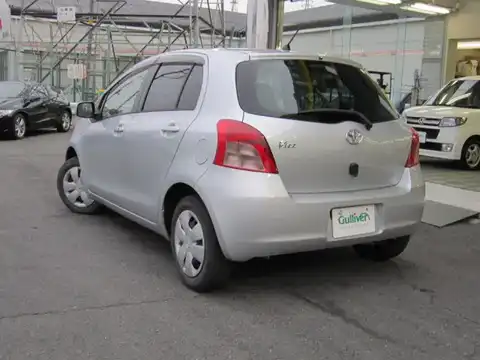 カタログ画像：ヴィッツ （VITZ） Ｆ 2007年1月 DBA-SCP90 1300cc シルバーマイカメタリックorミディアムシルバーメタリック 燃費21.5km / l バック